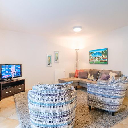 Onetangi Beach Apartments Dış mekan fotoğraf