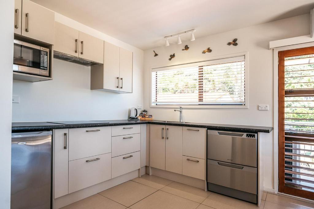 Onetangi Beach Apartments Dış mekan fotoğraf