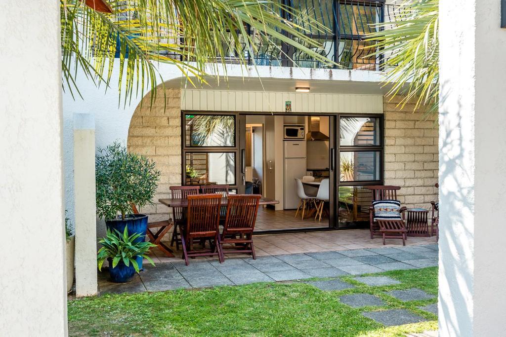 Onetangi Beach Apartments Dış mekan fotoğraf