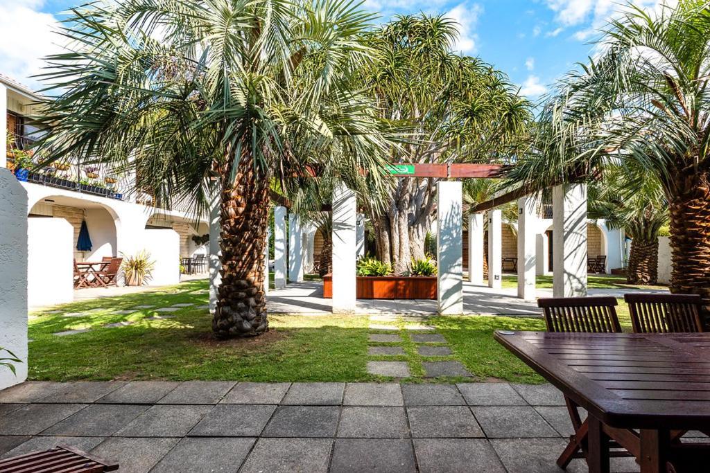 Onetangi Beach Apartments Dış mekan fotoğraf