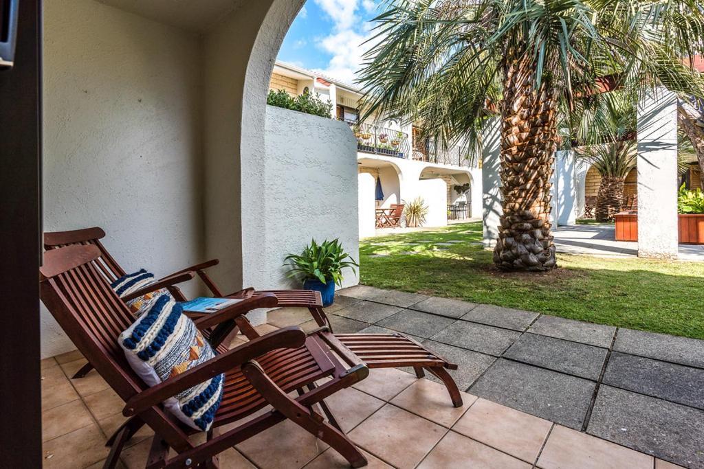 Onetangi Beach Apartments Dış mekan fotoğraf