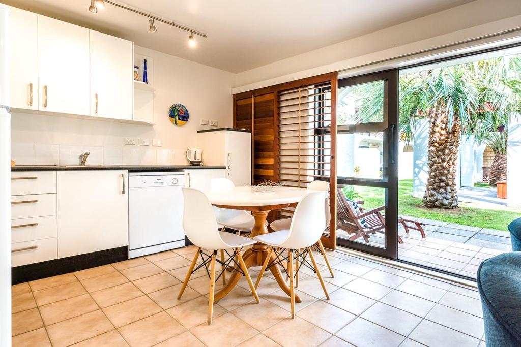 Onetangi Beach Apartments Dış mekan fotoğraf