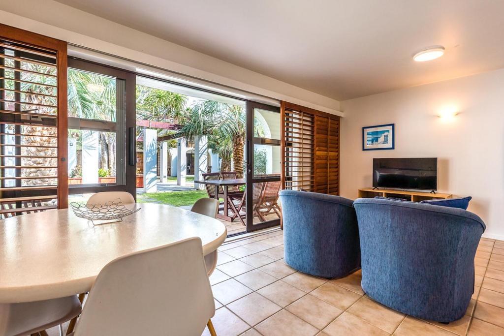 Onetangi Beach Apartments Dış mekan fotoğraf