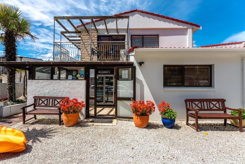 Onetangi Beach Apartments Dış mekan fotoğraf