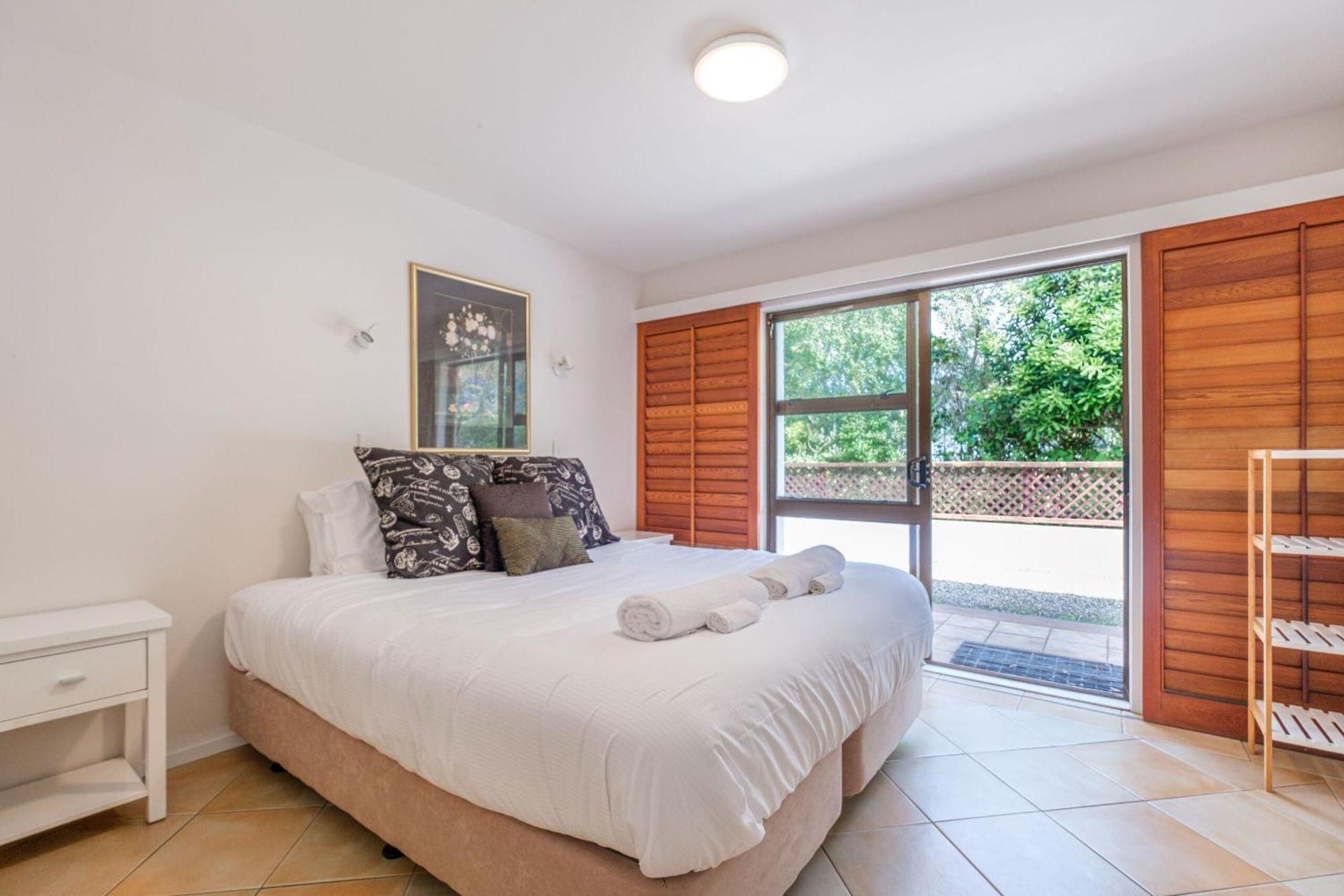 Onetangi Beach Apartments Dış mekan fotoğraf